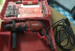 Location outil Perceuse à percussion électrique Hilti près de Saint-Michel-sur-Orge