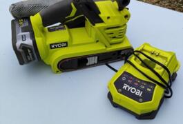 Location outil Ponceuse à bande électrique Ryobi près de Pruniers-en-Sologne