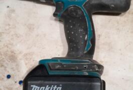 Location outil Perceuse visseuse Sans-fil Makita près de Neuilly-Saint-Front