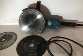 Location outil Tronçonneuse à disque électrique Makita près de Bégard