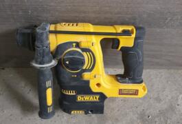 Location outil Perforateur burineur à batterie électrique Dewalt près de Vitrolles