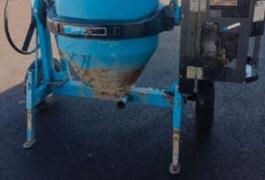 Location outil Bétonnière thermique 350l  Honda près de Urcuit