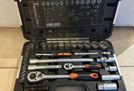 Location outil Coffret clés à douilles Coffret près de Trédion