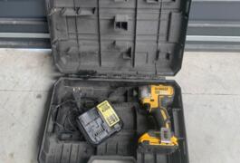 Location outil Visseuse à choc électrique Dewalt près de Saubion