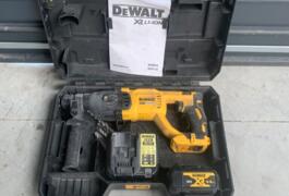 Location outil Perforateur électrique Dewalt près de Saubion