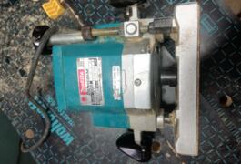 Location outil Défonceuse à bois électrique Makita près de Ambazac