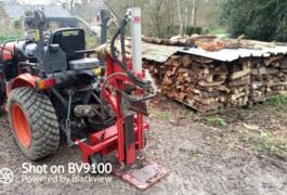 Location outil Fendeuse sur micro tracteur  Kubota près de Plurien