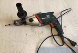 Location outil Perceuse électrique Metabo près de Saint-Étienne-du-Rouvray