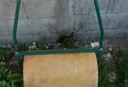 Location outil Rouleau à gazon  près de Saint-Caprais-de-Bordeaux