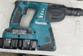 Location outil Burineur perforateur électrique Makita près de Vigneux-sur-Seine