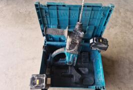 Location outil Perceuse à percussion Sans-fil Makita près de Cellieu