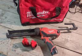 Location outil Pistolet silicone  Milwaukee près de La Touche