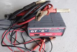 Location outil Chargeur de batterie  près de Ploemeur