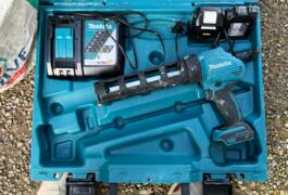 Location outil Pistolet mastic  Makita près de Plurien