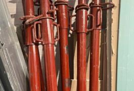 Location outil Lot de 8 étais de maçon  près de Plougoumelen