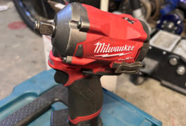 Location outil Déboulonneuse à choc Milwaukee près de Non renseignée