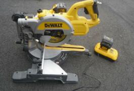 Location outil Scie à onglet radiale électrique Dewalt près de Reyniès