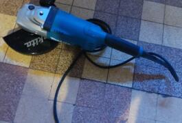 Location outil Meuleuse 230mm Makita près de Chevru