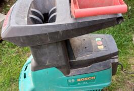 Location outil Broyeur de végetaux électrique Bosch près de Thil