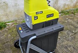 Location outil Broyeur de végetaux électrique Ryobi près de Offranville