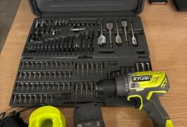 Location outil Visseuse perceuse Sans-fil Ryobi près de Écouflant