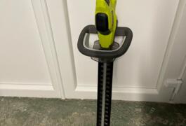 Location outil Taille haie électrique Ryobi près de Cesson
