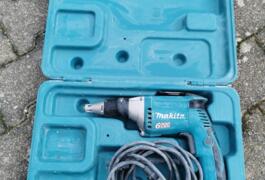 Location outil Visseuse électrique Makita près de Baverans