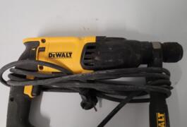 Location outil Perforateur à percussion électrique Dewalt près de Saussenac