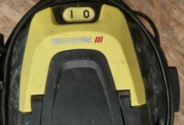 Location outil Aspirateur eau poussière électrique près de Vannes