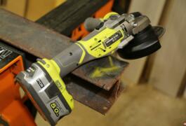 Location outil Disqueuse sans-fil Ryobi près de Saint-Égrève