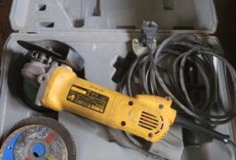 Location outil Meuleuse électrique Dewalt près de Legé