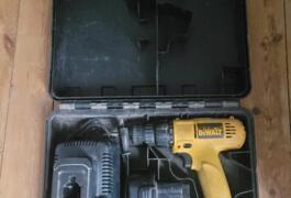 Location outil Visseuse perceuse Sans-fil Dewalt près de Legé