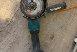 Location outil Disqueuse sans-fil Makita près de Châlons-en-Champagne