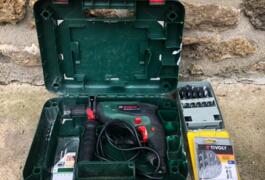 Location outil Perceuse à percussion électrique Bosch près de Noisy-le-Sec