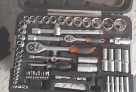 Location outil Coffret clés à douilles Coffret près de Égly