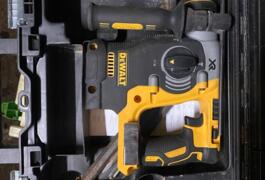 Location outil Perforateur à percussion électrique Dewalt près de Arbonne