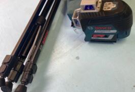 Location outil Niveau laser  Bosch près de Brech