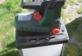 Location outil Broyeur de végetaux électrique près de Cabanac-et-Villagrains