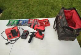 Location outil Perceuse à percussion Sans-fil près de Vouneuil-sous-Biard