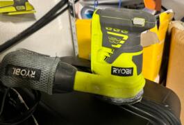 Location outil Ponceuse excentrique électrique Ryobi près de Vizille