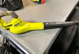 Location outil Souffleur à feuille électrique Ryobi près de Vizille