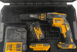 Location outil Visseuse à placo électrique Dewalt près de Menesplet