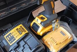 Location outil Visseuse perceuse Sans-fil Dewalt près de Angers