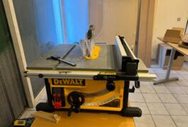 Location outil Scie circulaire sur table électrique Dewalt près de Bourg-en-Bresse