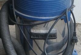 Location outil Aspirateur eau poussière électrique Mc-kenzie près de Segré-en-Anjou Bleu
