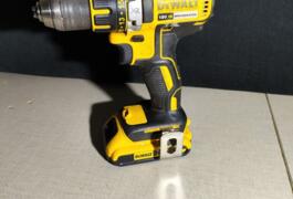 Location outil Perceuse visseuse Sans-fil Dewalt près de Fréjus