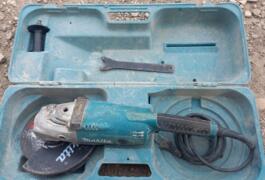 Location outil Meuleuse 230mm Makita près de Saint-Étienne-du-Bois