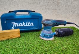 Location outil Ponceuse excentrique électrique Makita près de Niort