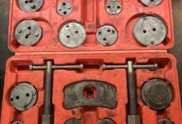 Location outil Repousse piston  près de Tournehem-sur-la-Hem