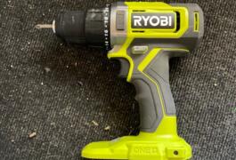 Location outil Visseuse perceuse Sans-fil Ryobi près de Vailhauquès